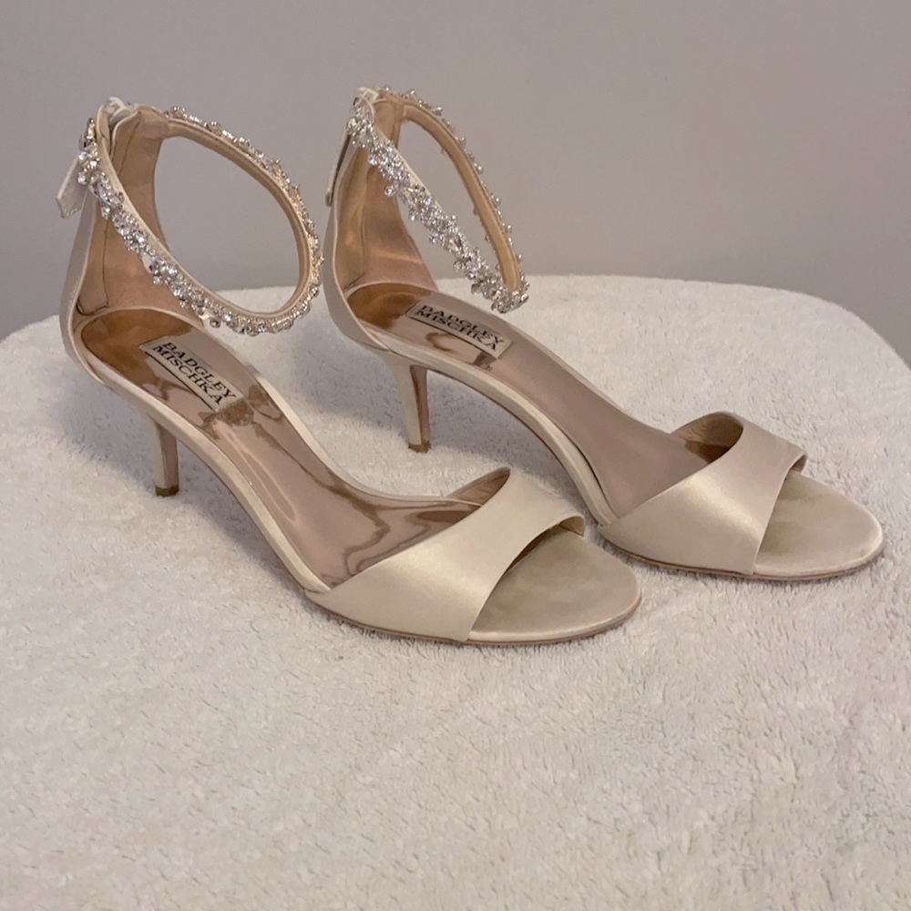 Badgley Mischka Geranium Kitten Heels